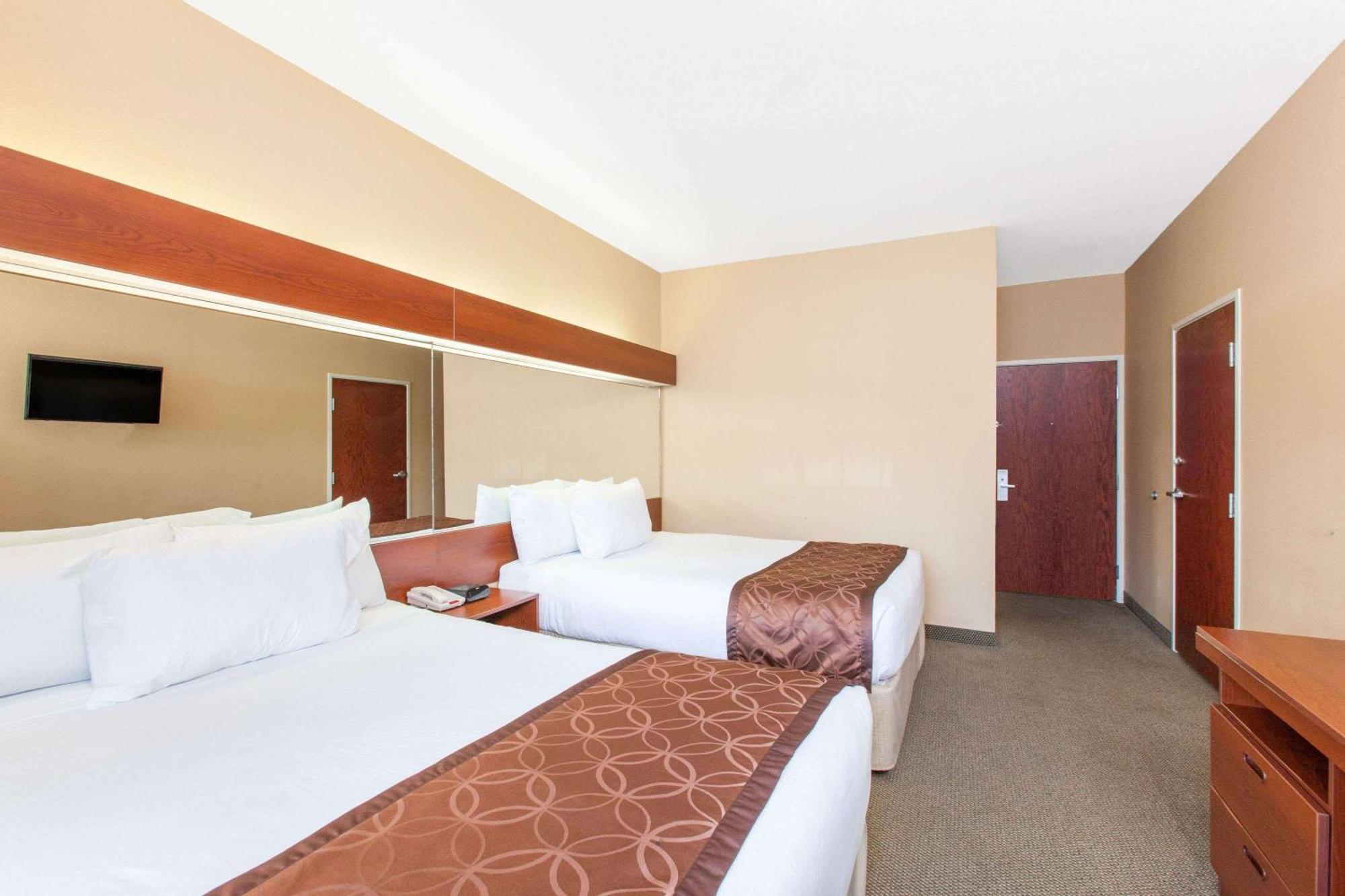 Queen Room with Roll-In Shower - Mobility Accessible/Non-Smoking