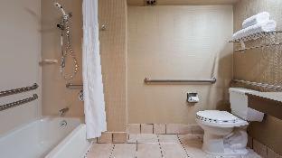 Queen Room with Bathtub - Disability Access