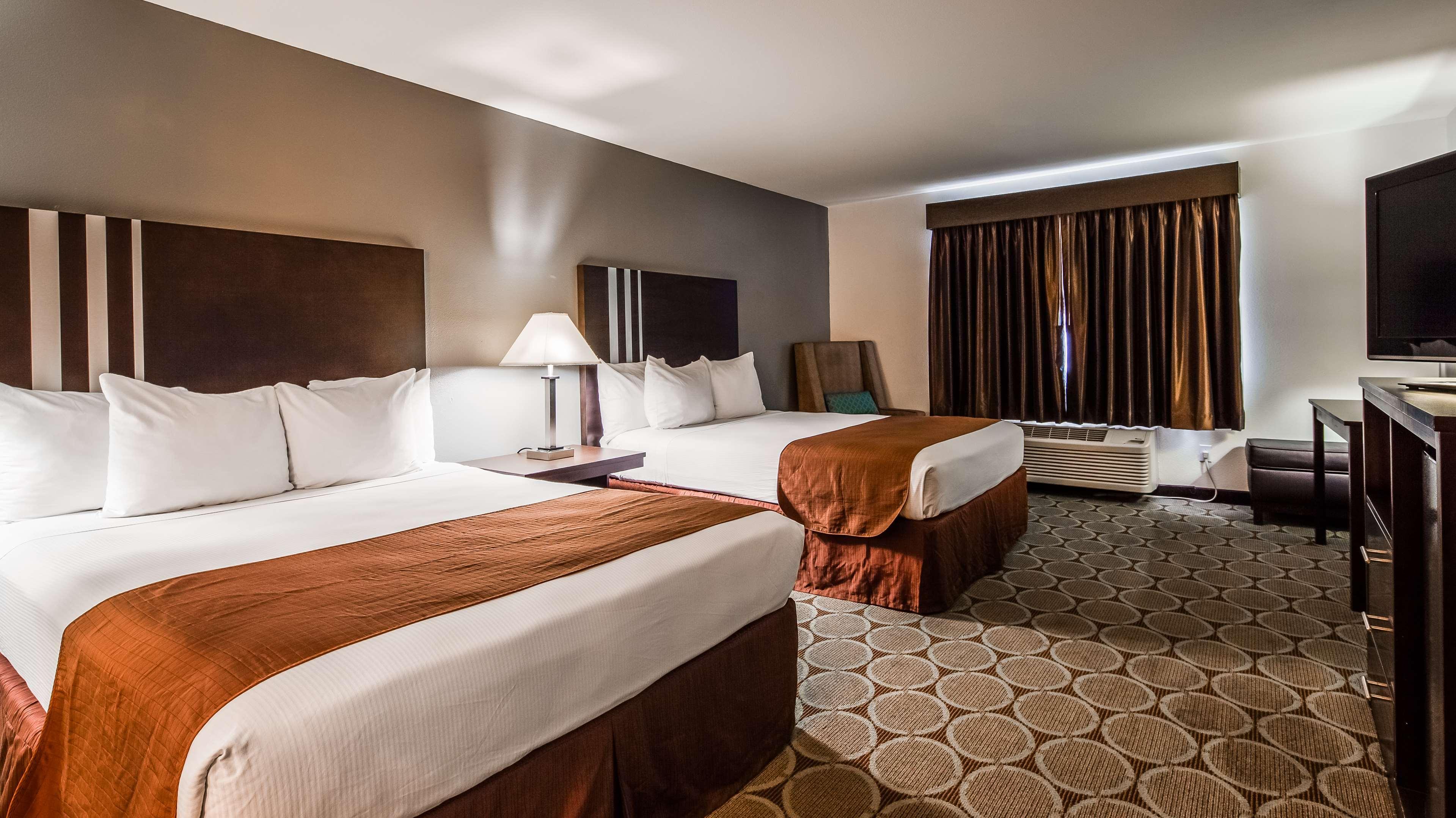 Queen Room with Two Queen Beds - Pet Friendly