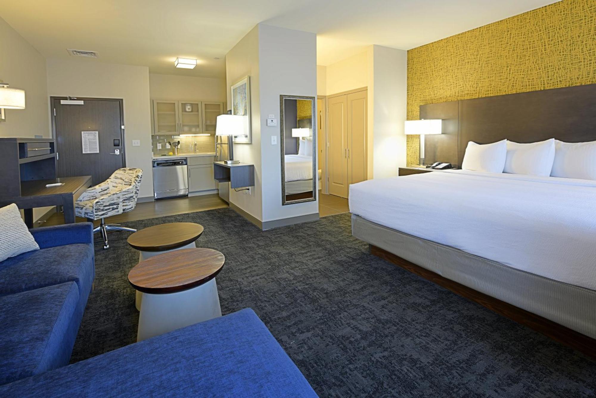Deluxe King Studio Suite