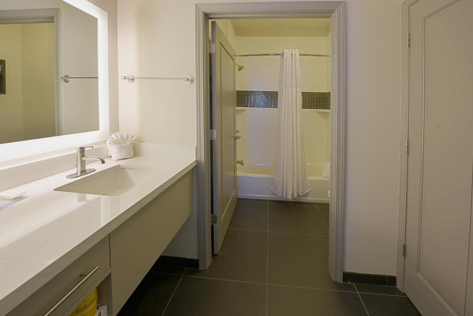 One-Bedroom Suite with Two Queen Beds