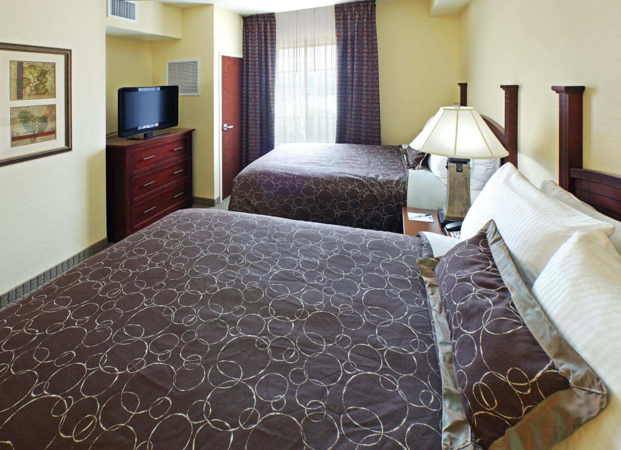One-Bedroom Suite - Communications/Mobility Accessible with Tub