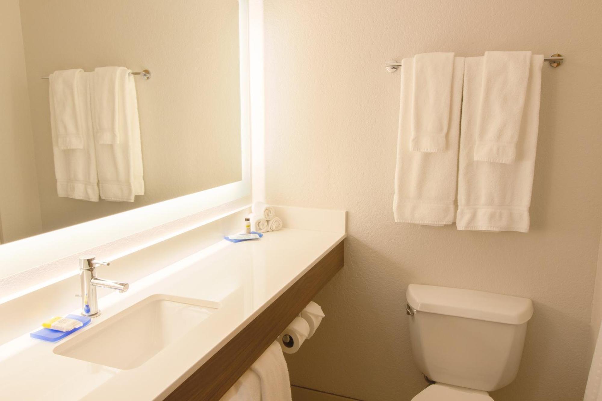 Standard King Room - Communications Accessible