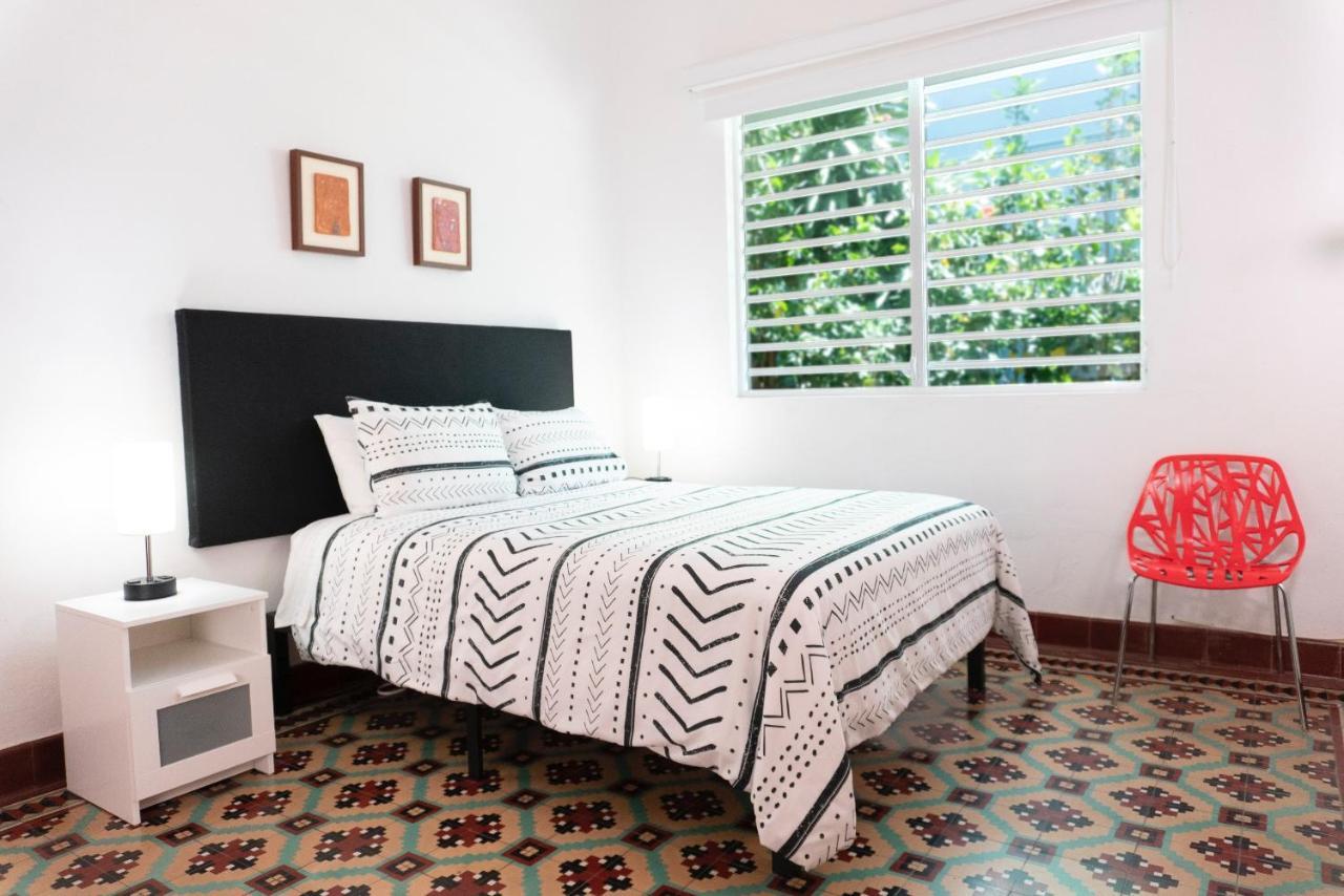 Standard Queen Room-1