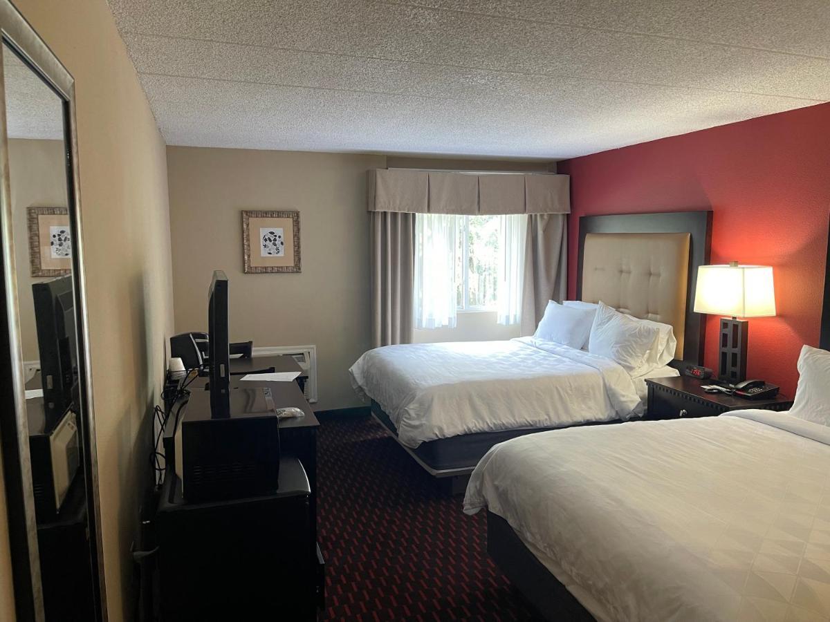 Queen Room with Two Queen Beds - Non-Smoking