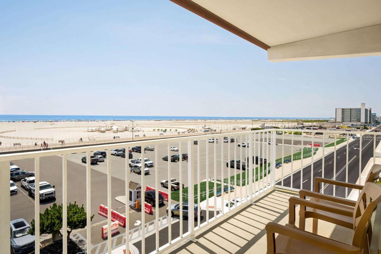 Oceanfront One-Bedroom Suite with Two Double Beds - Non-Smoking,1294033993:JPEG