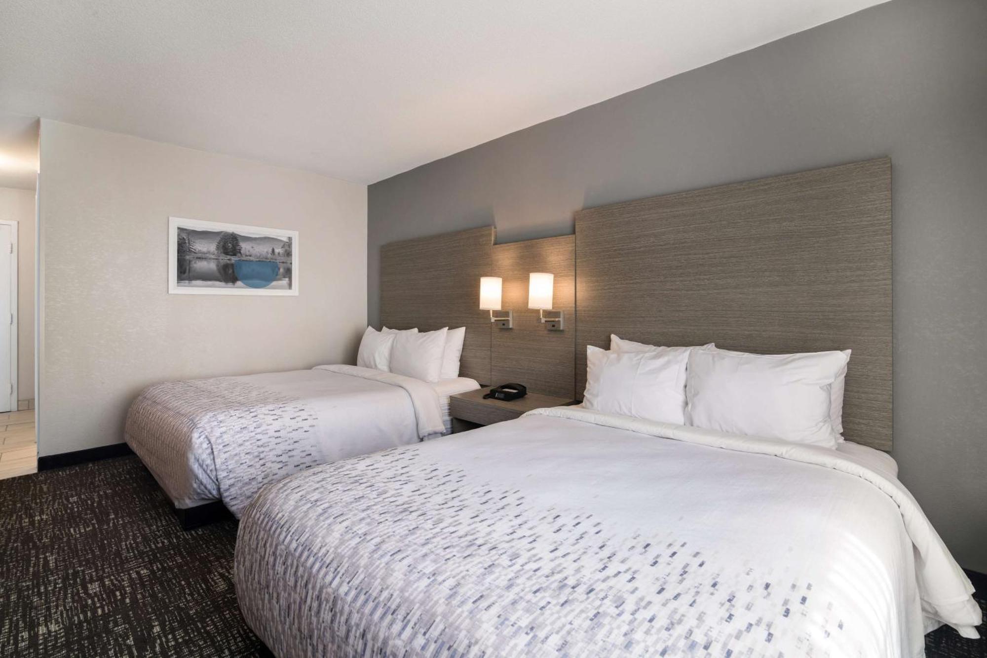 Queen Room with Two Queen Beds and Mobility Accessible Tub