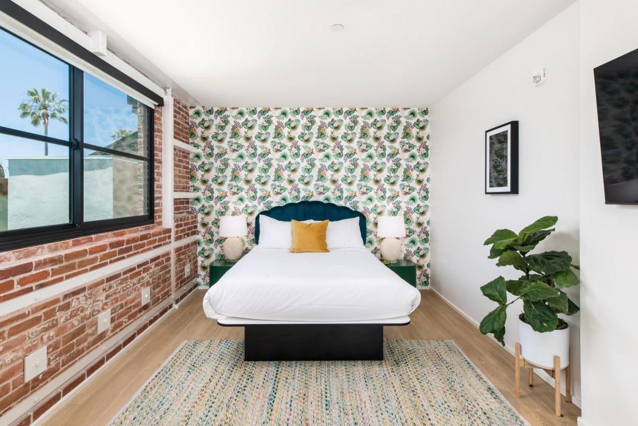 Suite 201