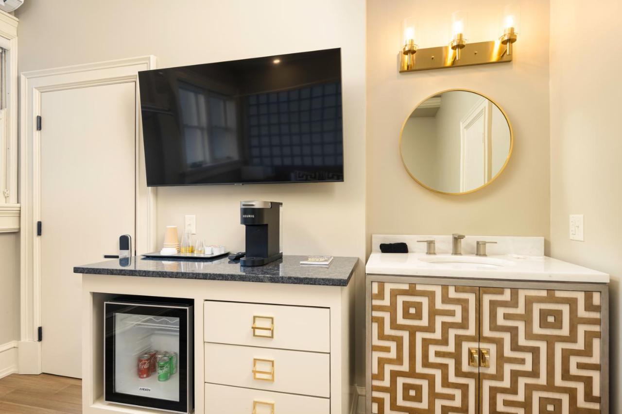 King Suite,1297382749:JPEG