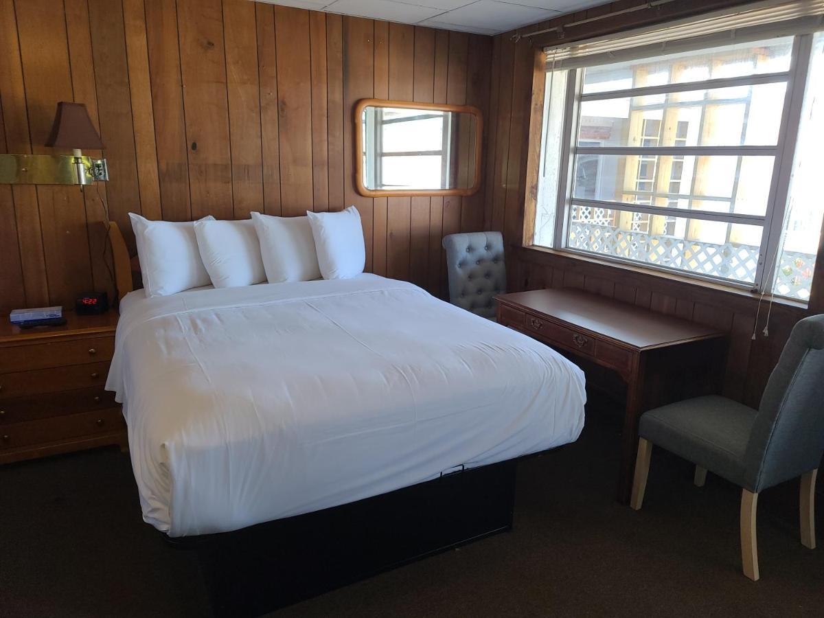 Standard Queen Room