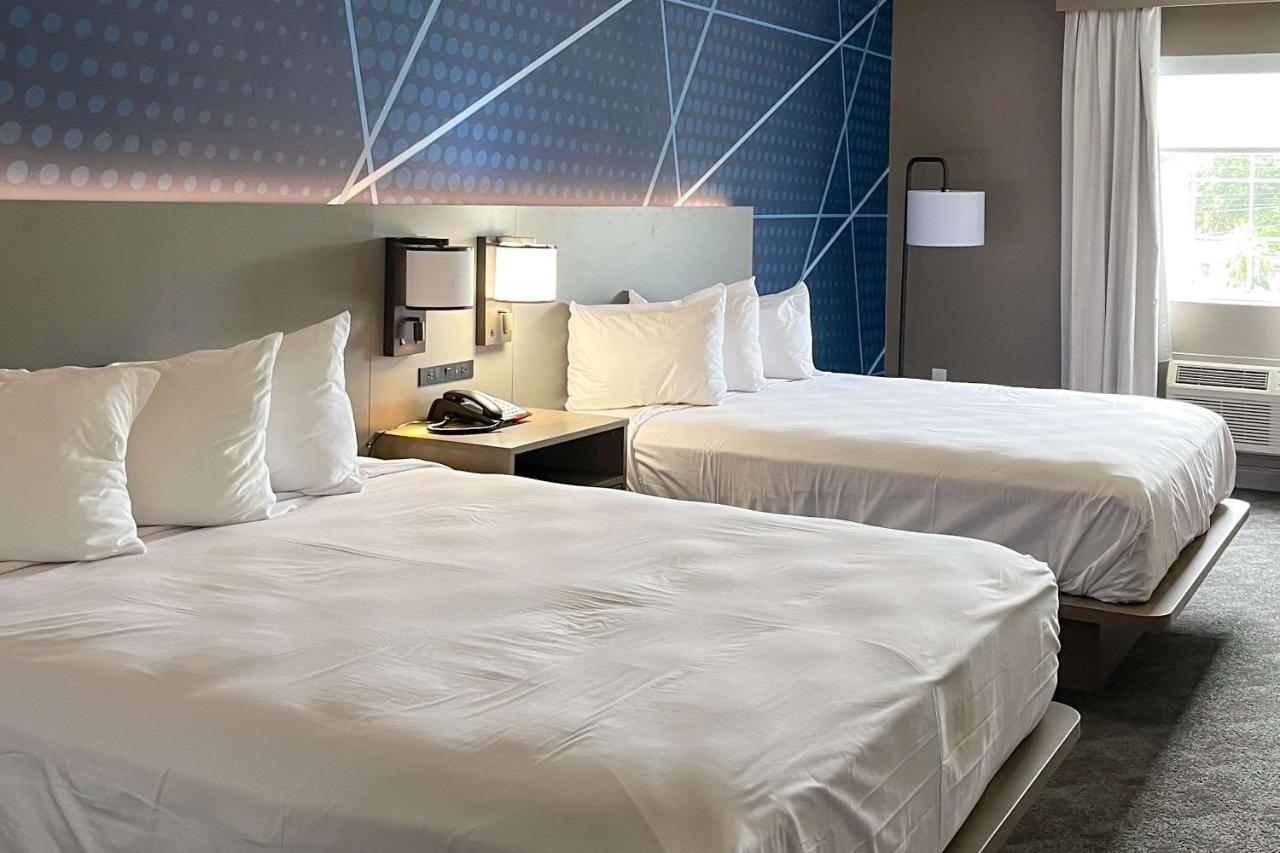 Queen Room with Two Queen Beds - Non Smoking