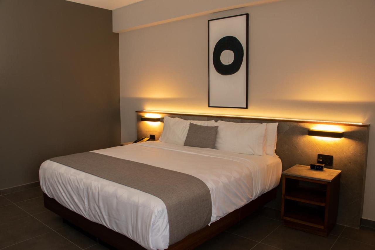 Deluxe Room King City View