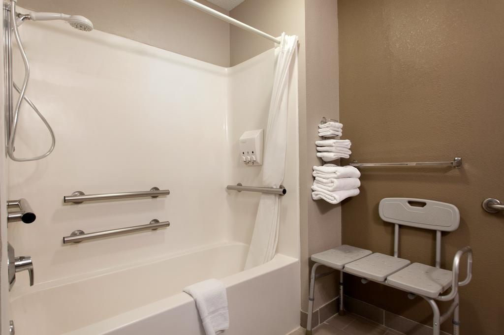 1 King Bed, Mobility/Hearing Accessible Room, Tub w/Grab Bars, Non-Smoking,1211544637:JPEG