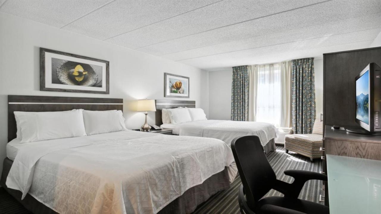 Standard Queen Room with Two Queen Beds - Extra Floor Space