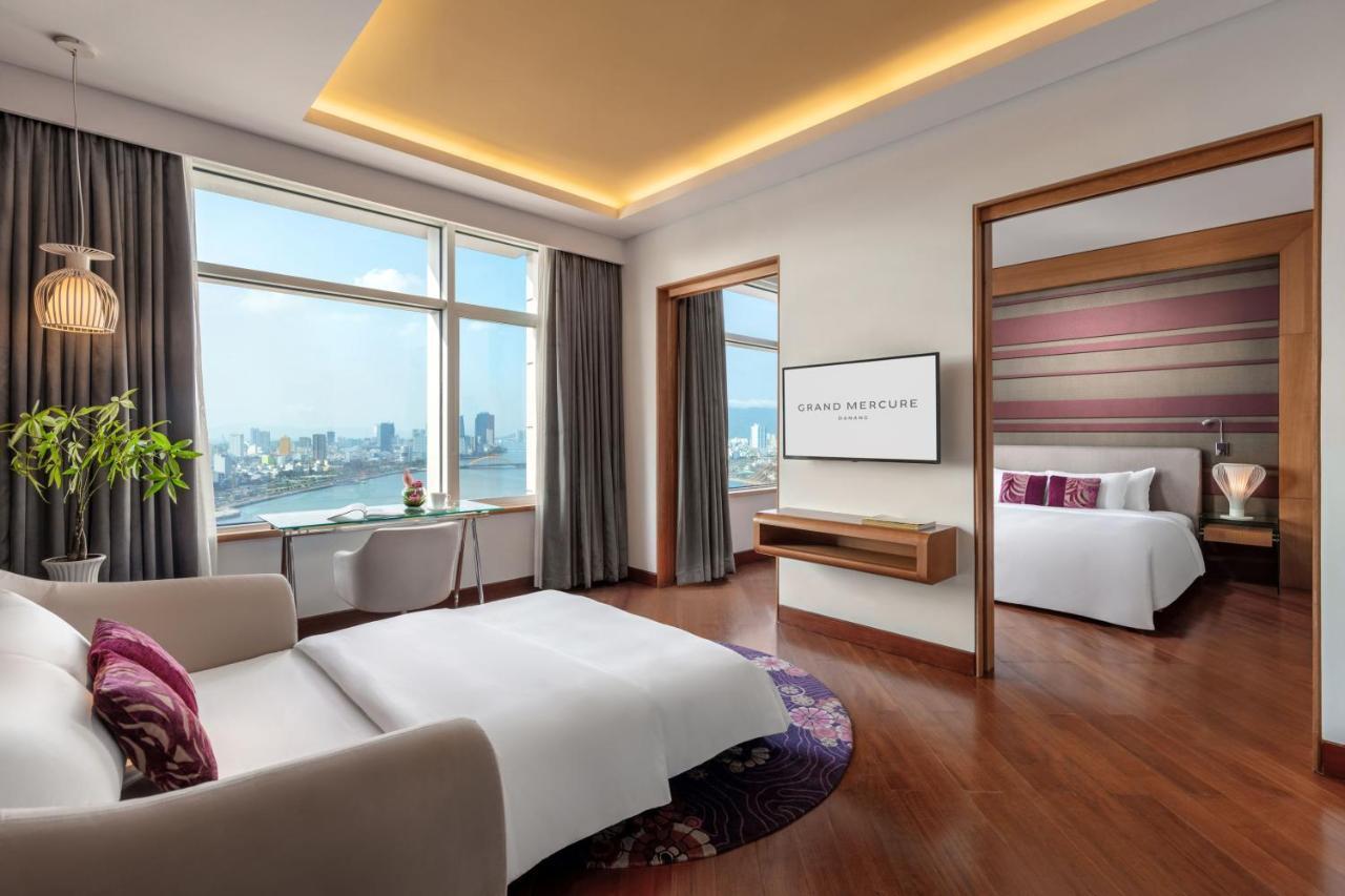 Executive Twin Suite with River View and Lounge Access - High Floor