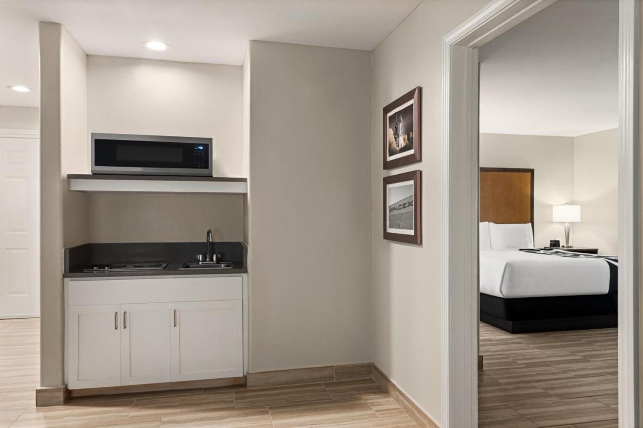 Family King Suite - Non-Smoking