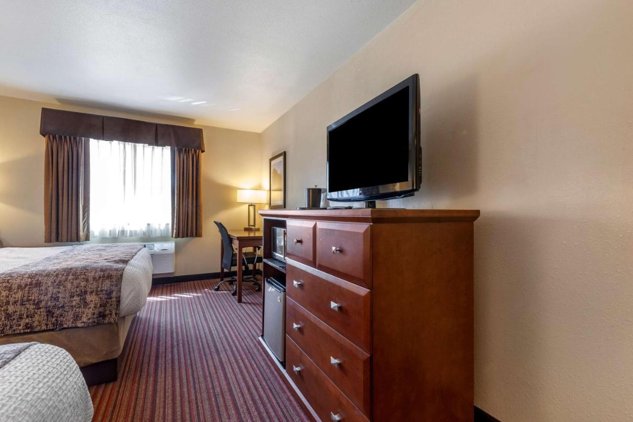 Queen Room with Two Queen Beds,1309907830:JPEG