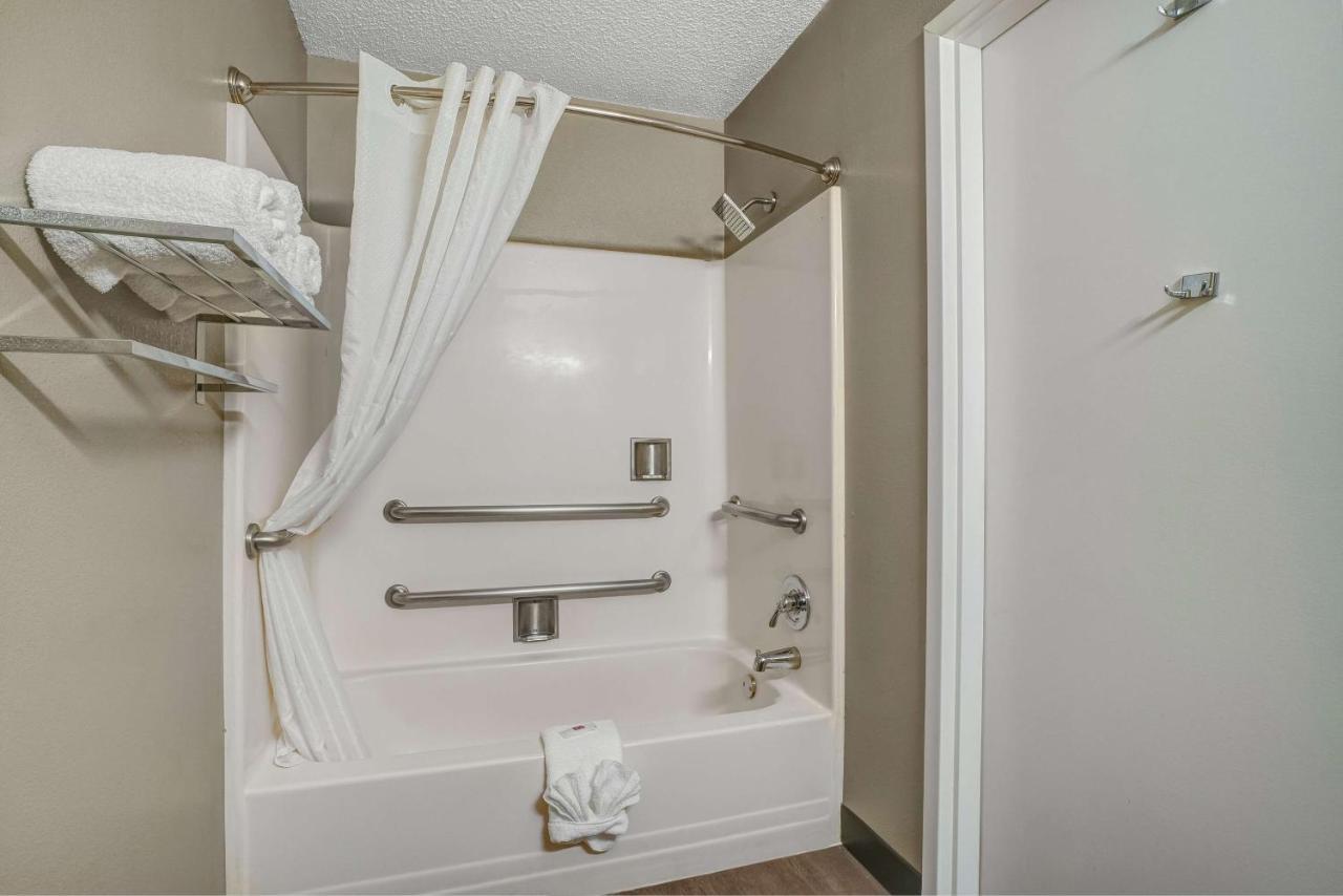 King Room - Disability Access - Non-Smoking