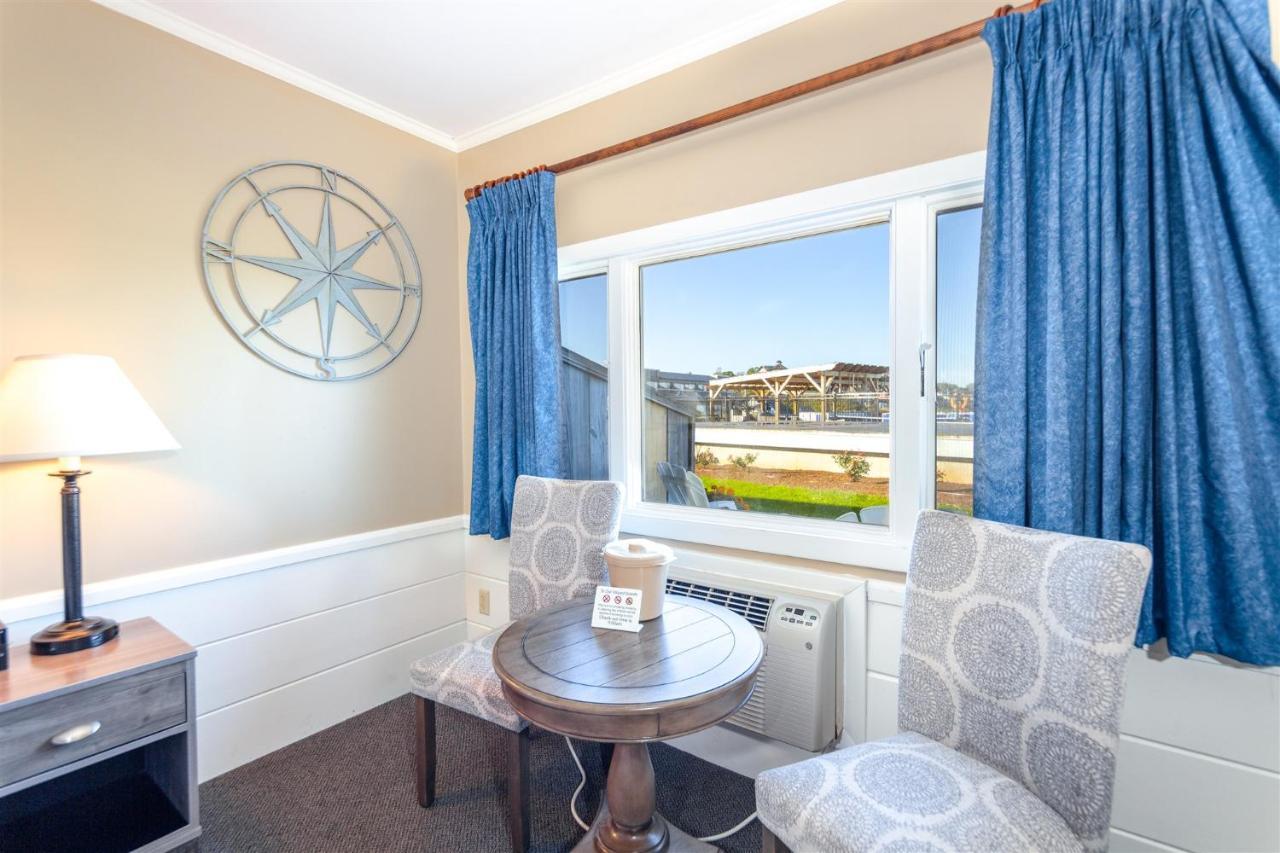 King Room with Pool View and Balcony