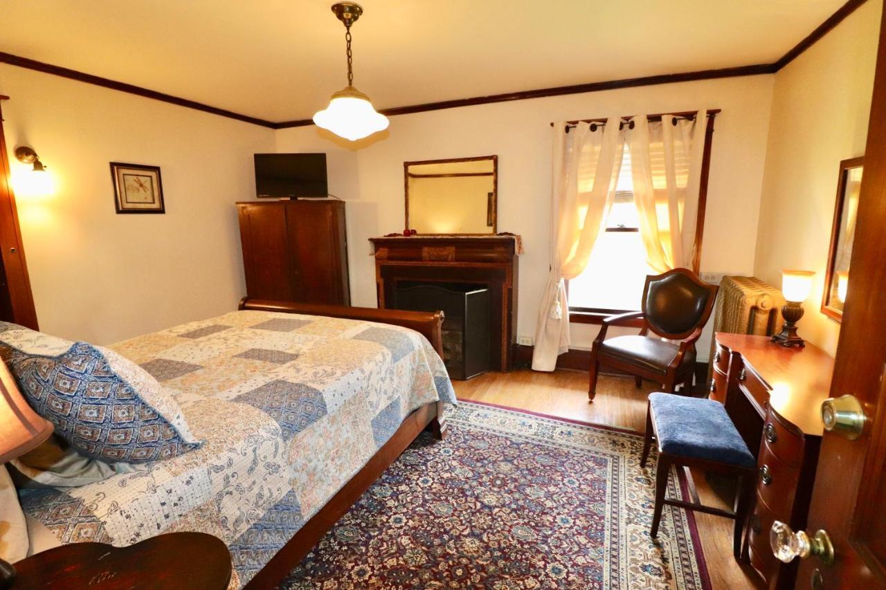 Queen Room