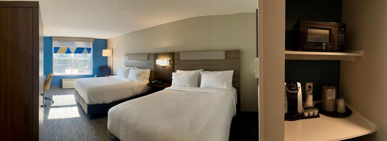 Standard Room with Two Queen Beds