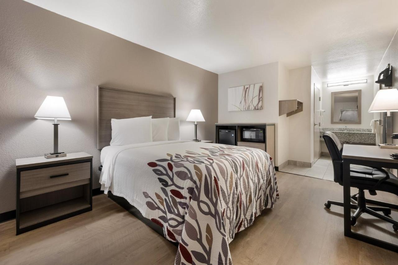 Renovated Deluxe Room with One Double Bed Disability Access Non-Smoking