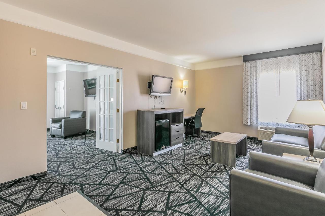 Deluxe Family King Suite -Non-Smoking