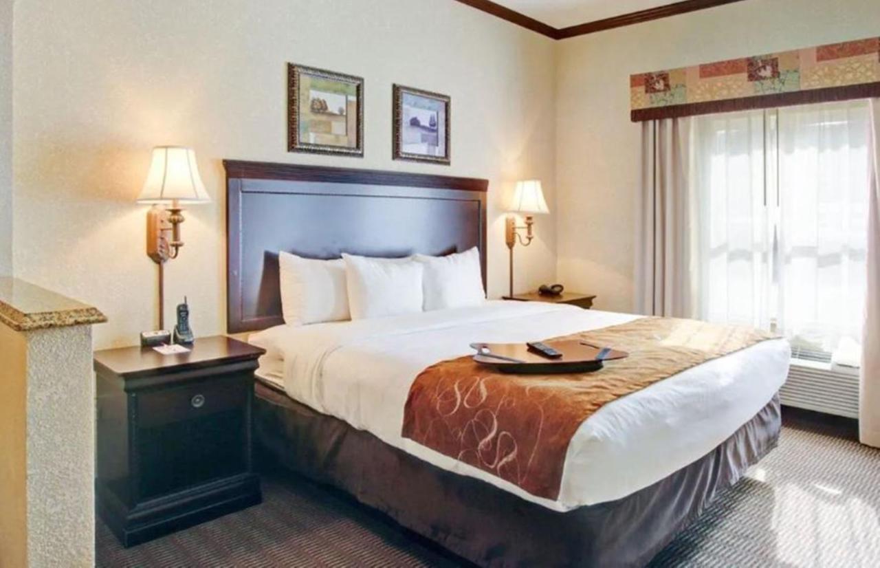 King Suite - Accessible/Non-Smoking