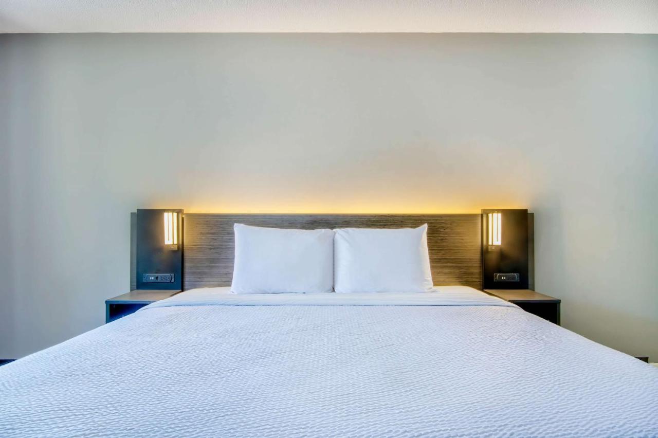 King Room - Disability Access - Non-Smoking