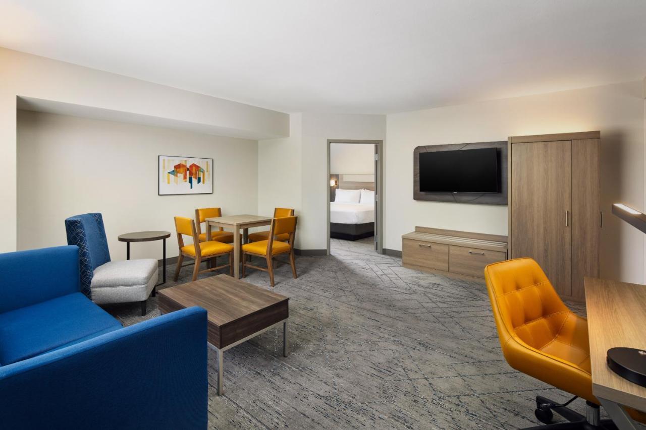Executive Suite - Non-Smoking