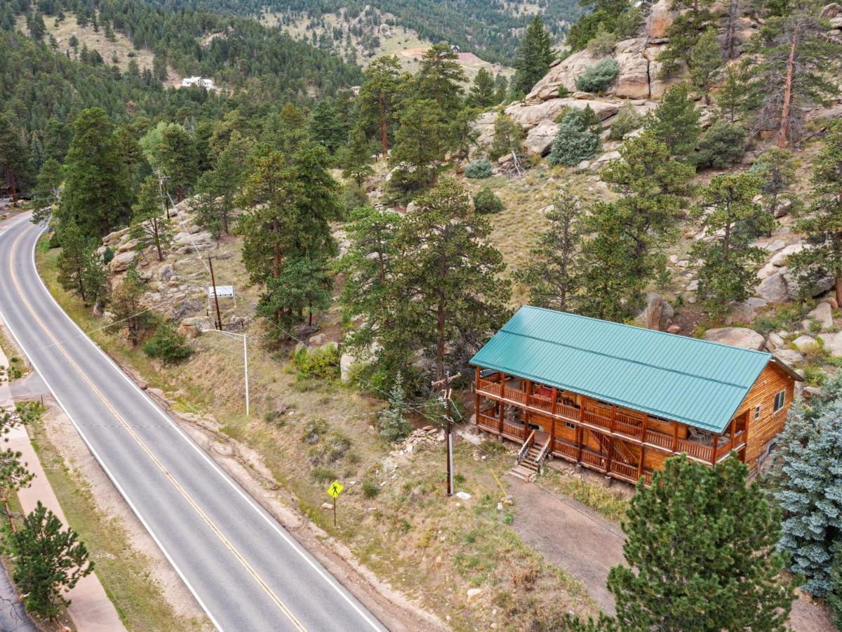 Family Room with Mountain View
