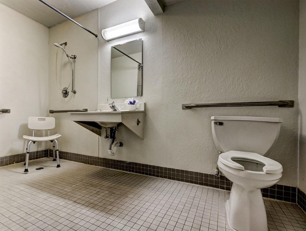 Queen Room - Disability Access - Roll in Shower