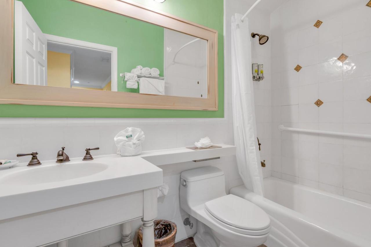 One-Bedroom King Suite with Ocean View - Non-Smoking