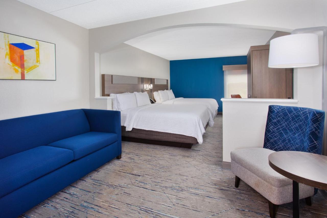 Queen Suite with Two Queen Beds