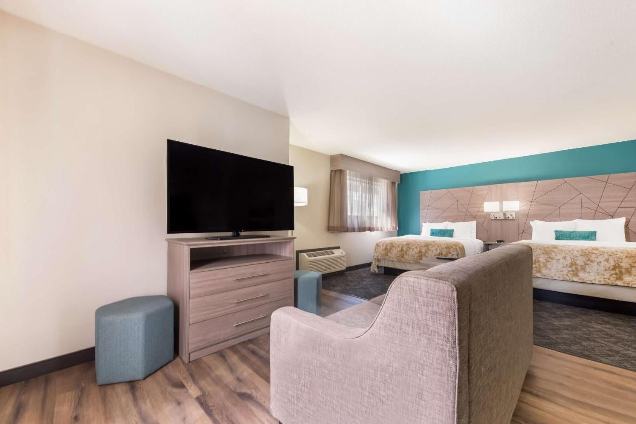 Queen Suite with Two Queen Beds, Sofa Bed, Full Kitchen and Shower - Non-Smoking,1330135934:JPEG