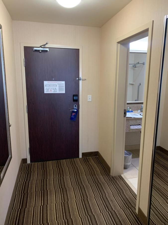 Queen Room with Two Queen Beds - Hearing Accessible/Non-Smoking