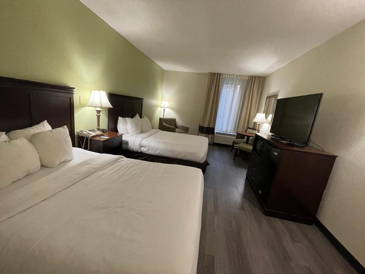 Queen Room with Two Queen Beds - Non Smoking,1334164082:JPEG