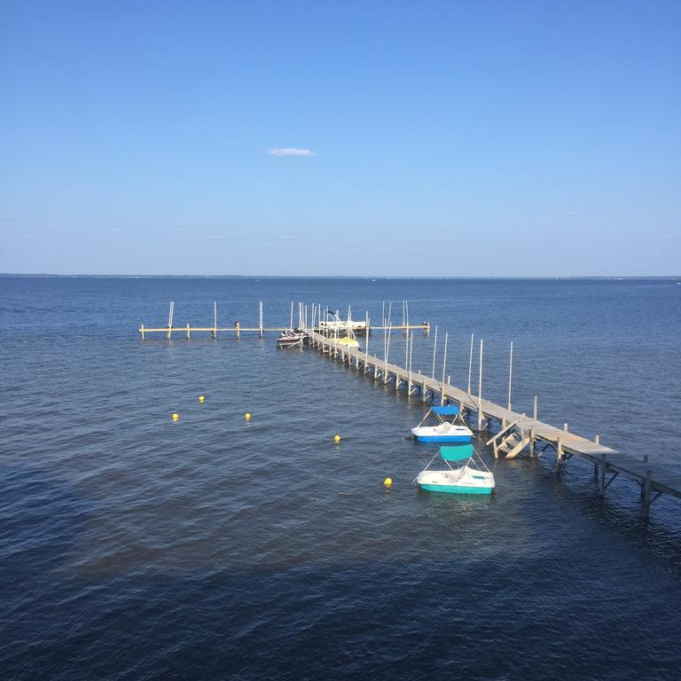 2 queen beds lake view