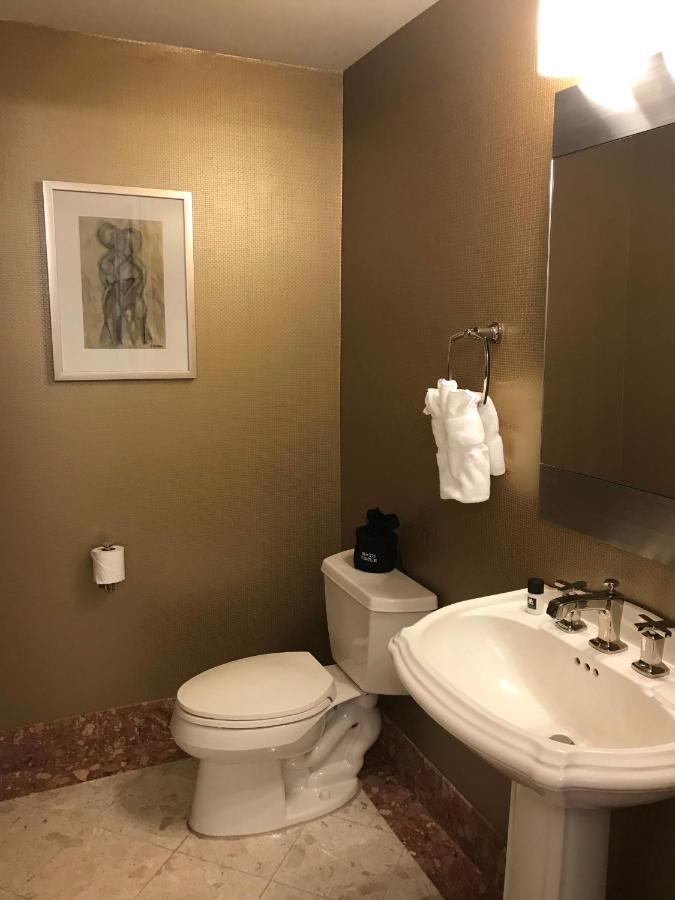 One-Bedroom King Suite - Non-Smoking