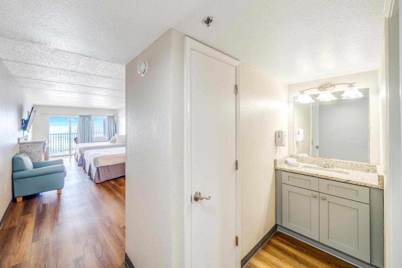 Beachfront Walkout Room - Queen/Queen with Kitchen,1356798251:JPEG