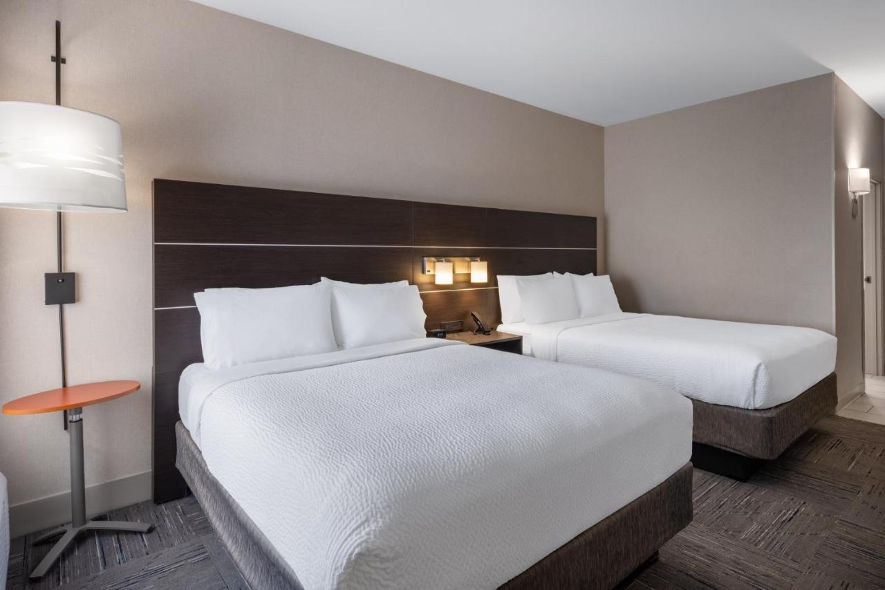 Standard Room with Two Queen Beds