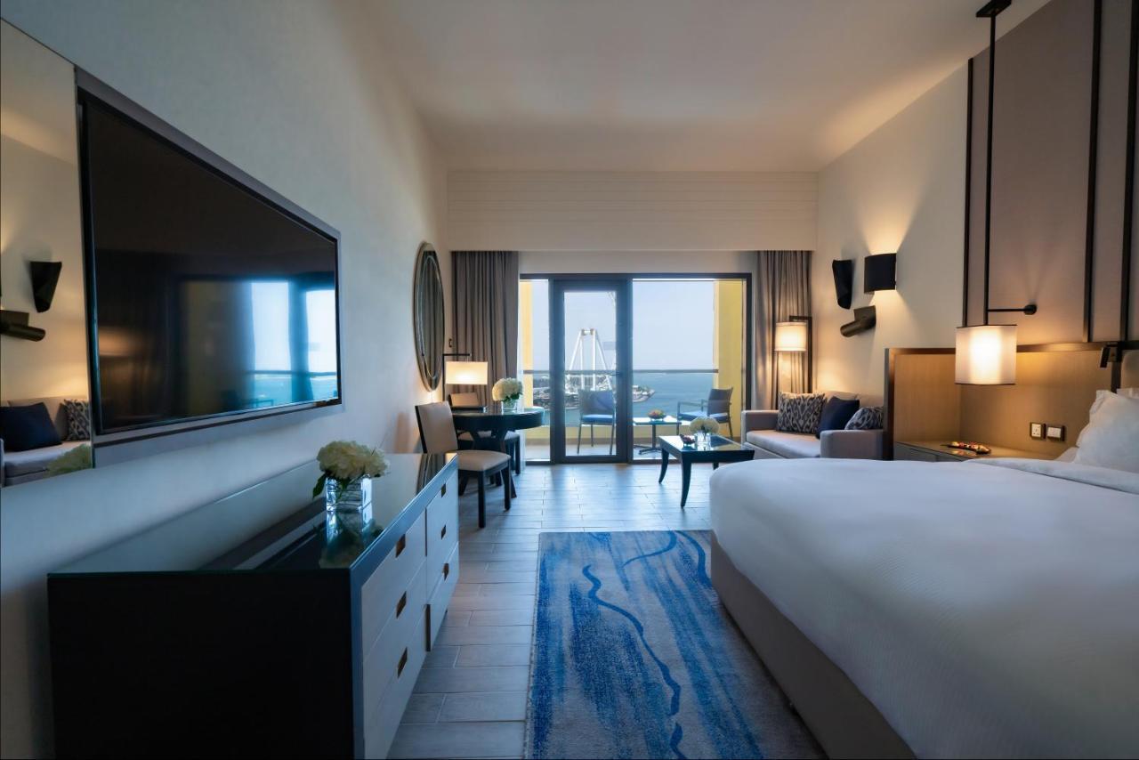 Sea Front View Room with Balcony - King Bed