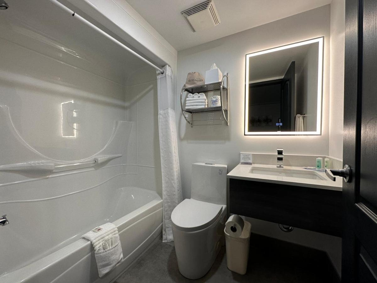 Standard King Room - Non Smoking/No Pets,1341846077:JPEG