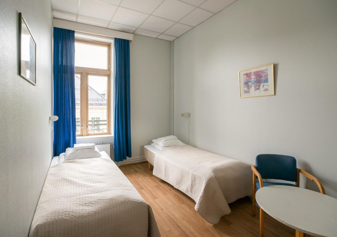 Budget Twin Room with Shared Bathroom
