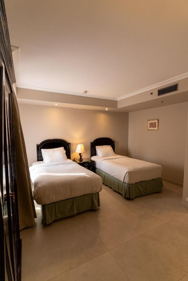 Deluxe Regent Suite City View