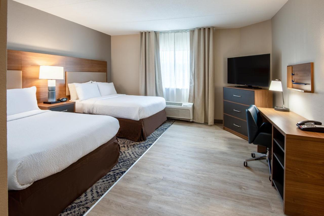 Studio Suite with Two Double Beds and Mobility Accessible Tub