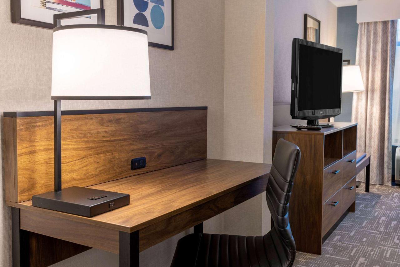 1 King Bed, Studio Suite, Non-Smoking