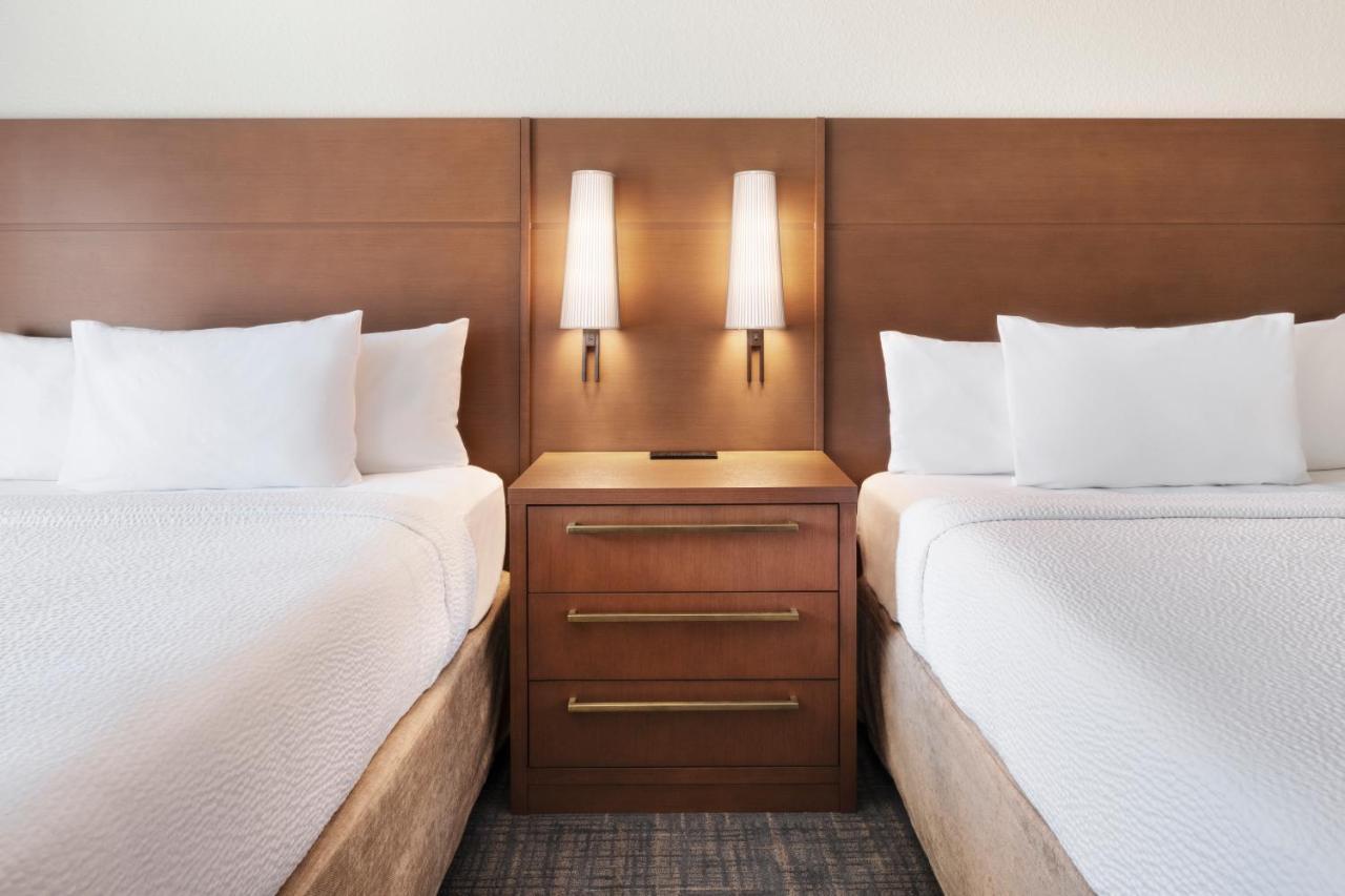 One-Bedroom Queen Suite