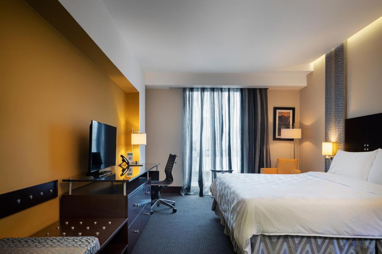 Standard King Room - Lounge Access/High Floor