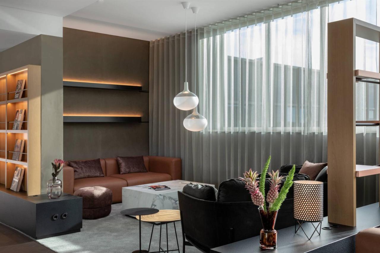 Premier Suite, M Club lounge access, Suite